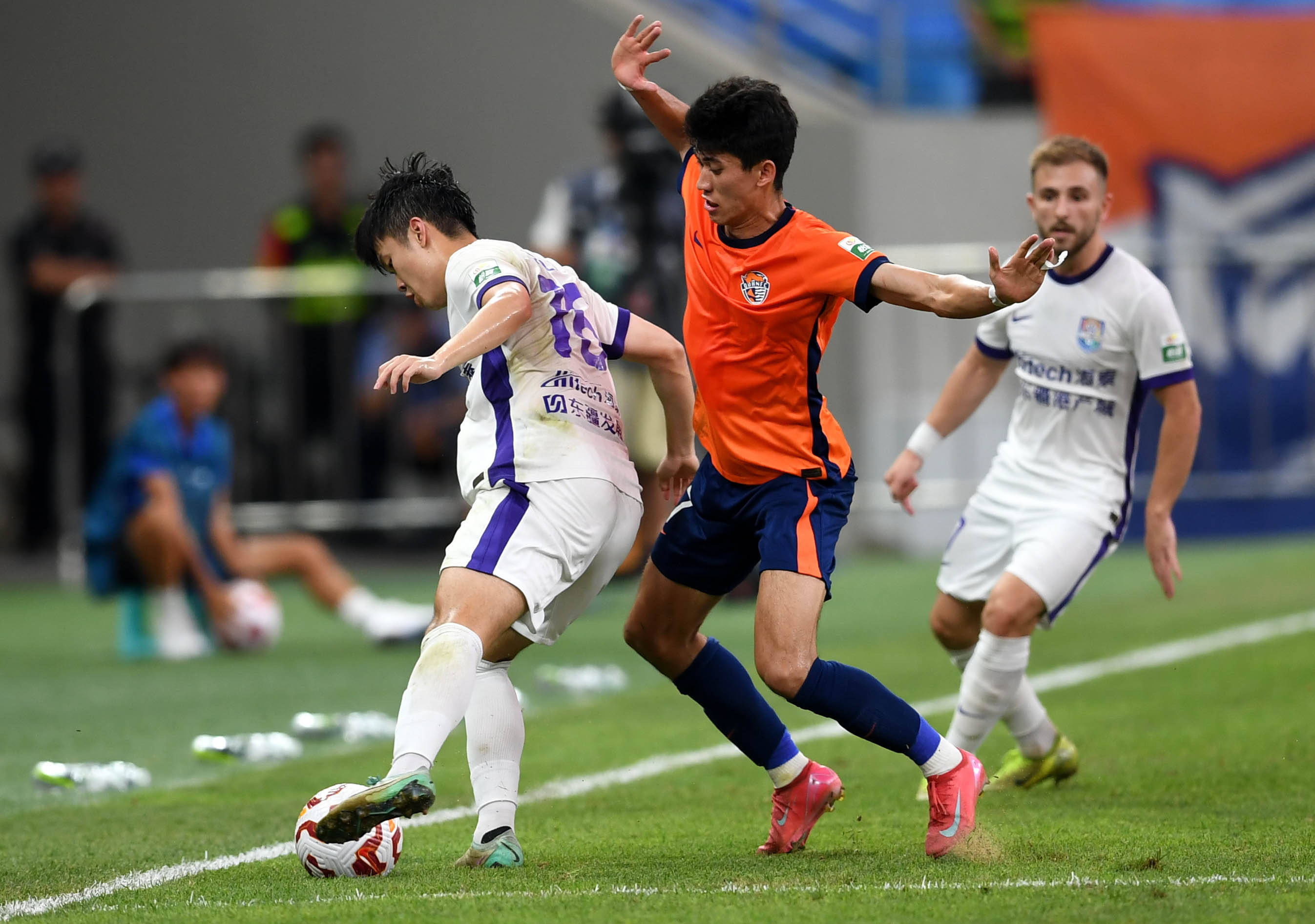 線防守顯得 線防守顯得